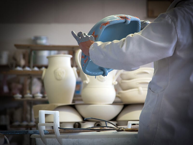 Lavorazione di manufatti in ceramica