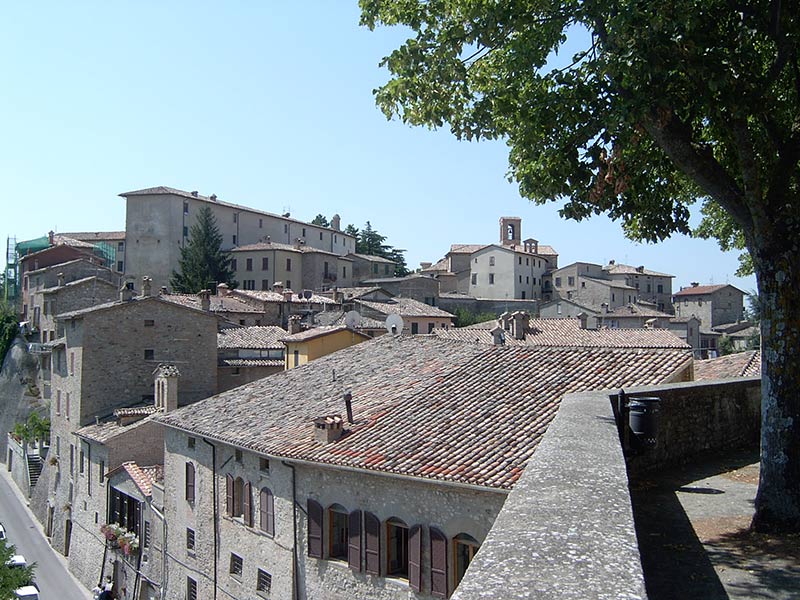 Piazzale di San Francesco, Montone