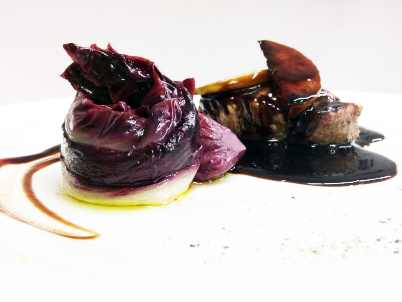 Medaglione di manzo aceto balsamico e miele radicchio brasato