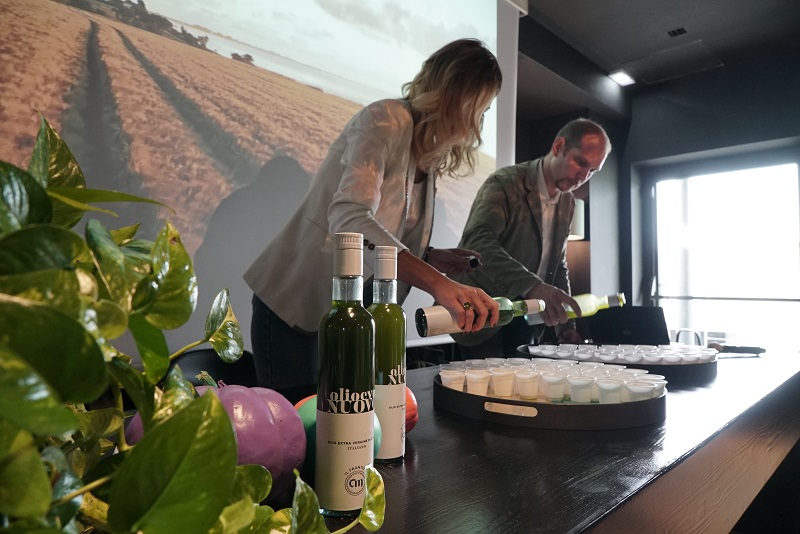 evento degustazione olio con bicchieri