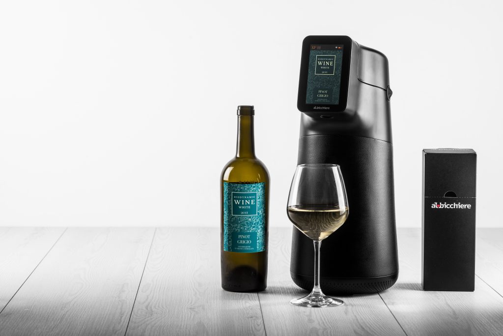 calice di vino bianco con dispenser 